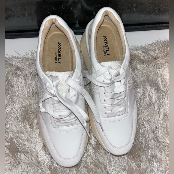 Vaneli cream platform shoes women’s 9.5 - Picture 2 of 7